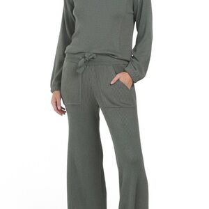 Splendid NWT Olive Green Women's 2 pc Sweater Set